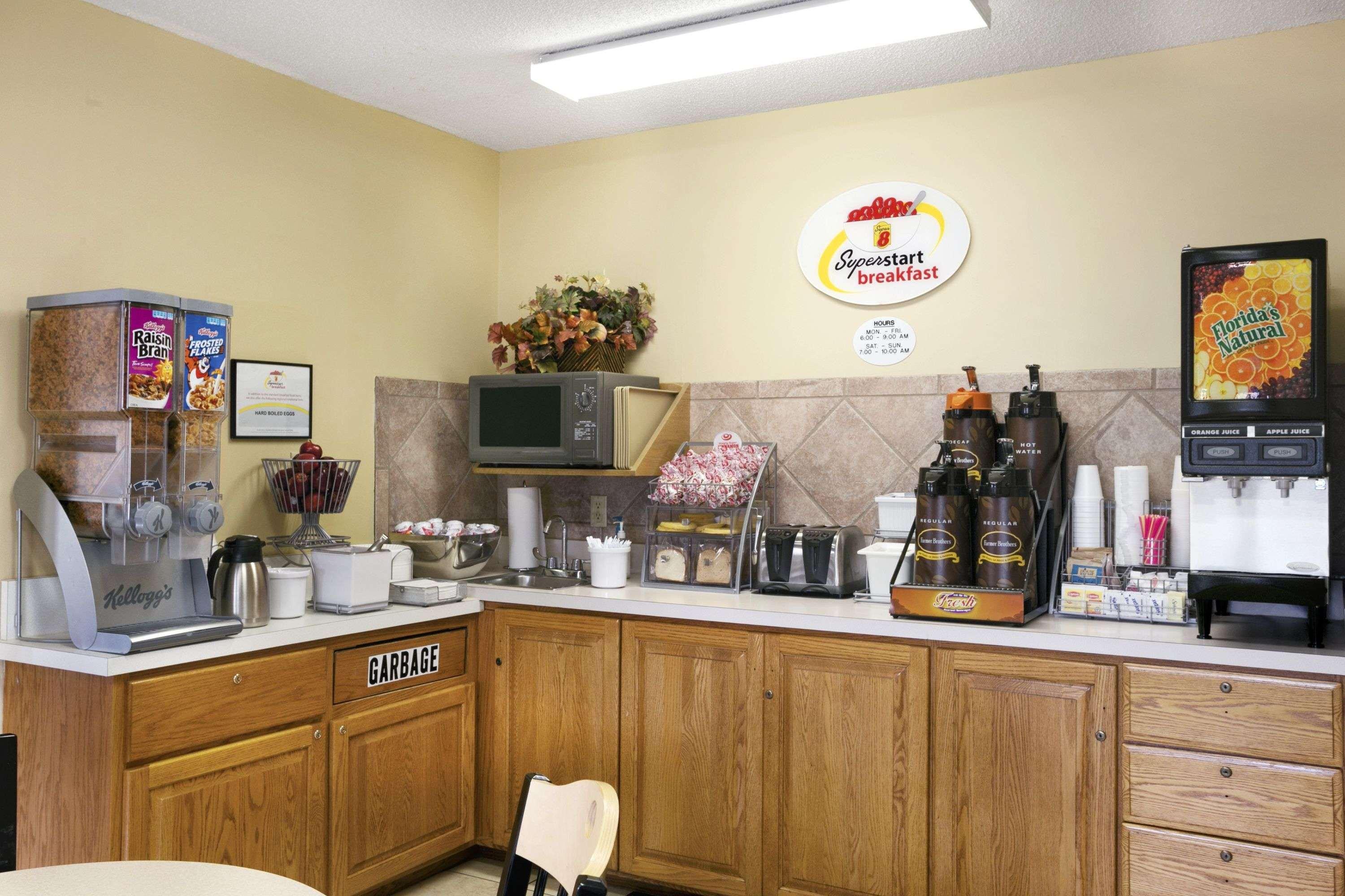 Super 8 By Wyndham Alexandria Mn Motel Eksteriør billede