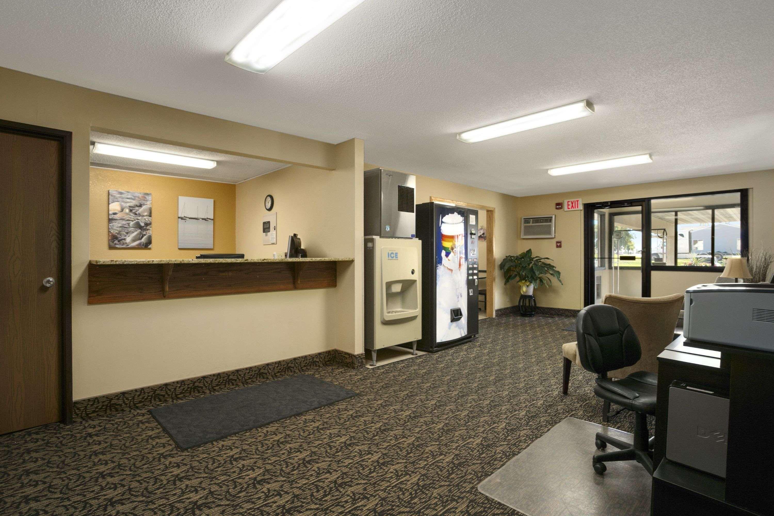 Super 8 By Wyndham Alexandria Mn Motel Eksteriør billede
