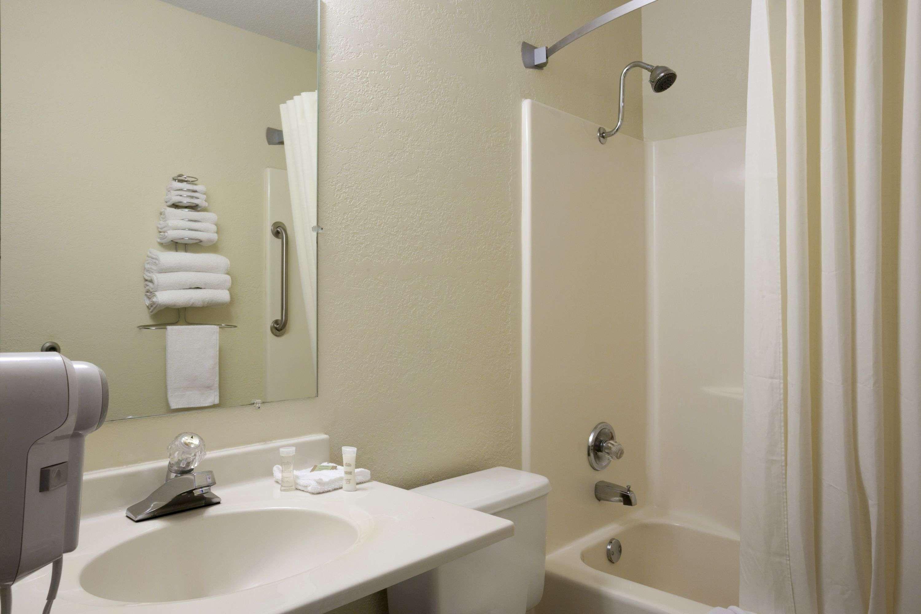Super 8 By Wyndham Alexandria Mn Motel Eksteriør billede