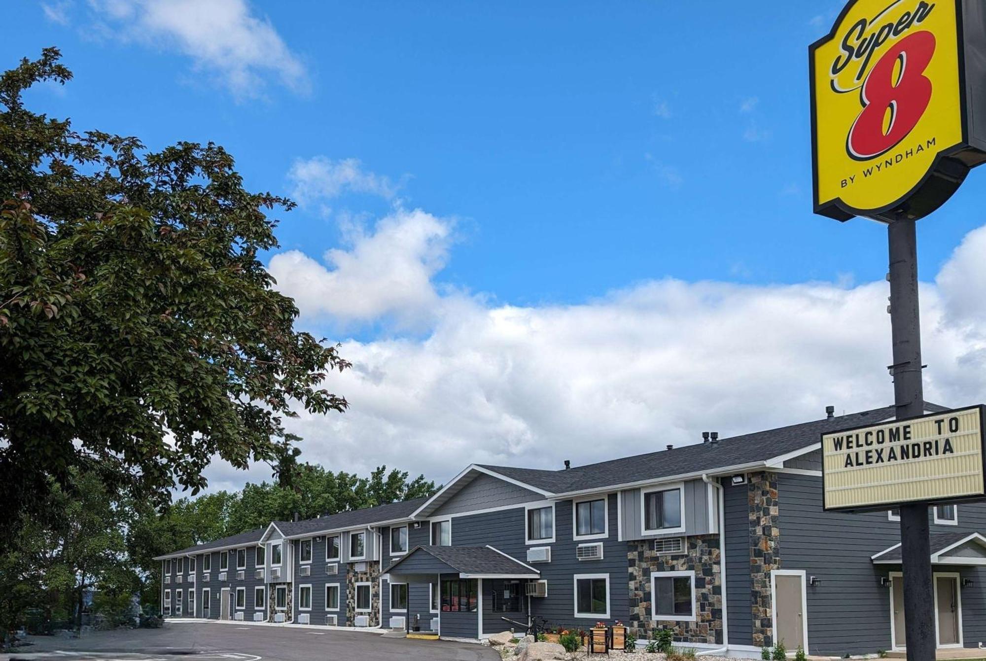 Super 8 By Wyndham Alexandria Mn Motel Eksteriør billede