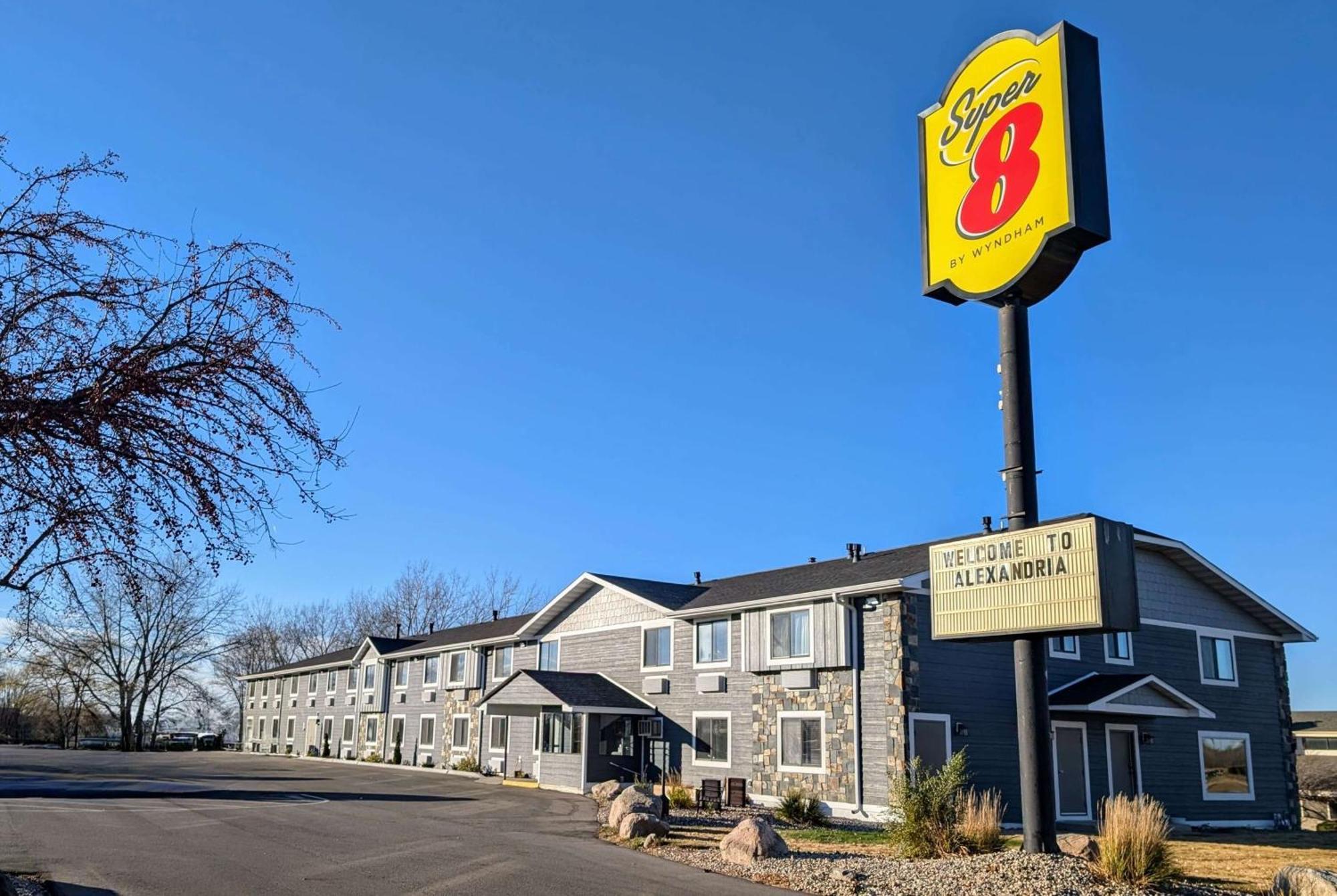 Super 8 By Wyndham Alexandria Mn Motel Eksteriør billede