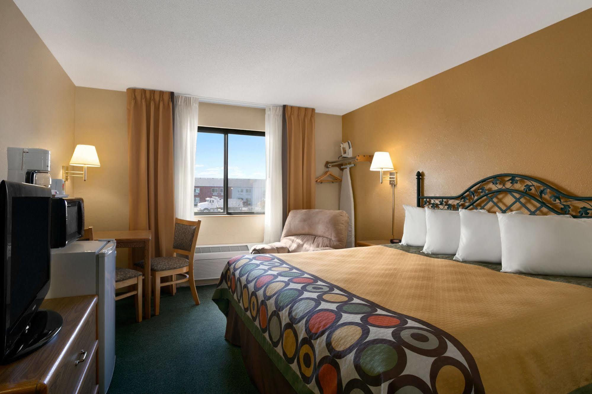 Super 8 By Wyndham Alexandria Mn Motel Eksteriør billede